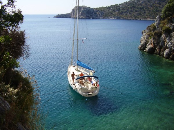Single day Sail boat cruise with swimming, snorkeling, drinks and snacks